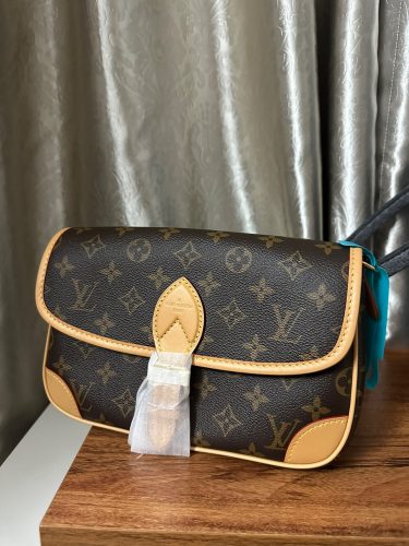 Louis Vuitton M45985 Diane Black photo review